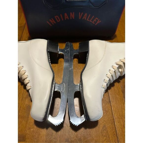 Vintage Brookfield Japan Women’s White Lace up Figure Ice Skates and Bag Size 9 - Picture 6 of 16